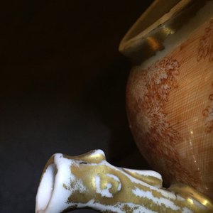 Une théière sur son support en porcelaine de Chine d'exportation à décor romantique, Qianlong — photo 13