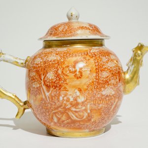 Une théière sur son support en porcelaine de Chine d'exportation à décor romantique, Qianlong — photo 4