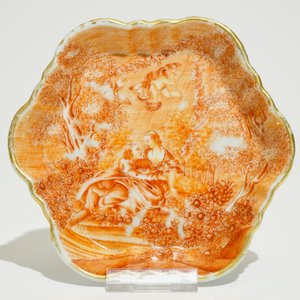 Une théière sur son support en porcelaine de Chine d'exportation à décor romantique, Qianlong — photo 9