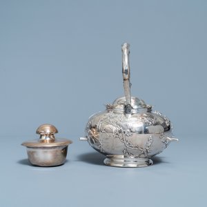 Une théière sur support en argent, marque de Luen Wo, Shanghai, Chine, 19ème — photo 13