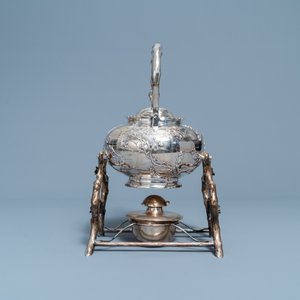 Une théière sur support en argent, marque de Luen Wo, Shanghai, Chine, 19ème — photo 3