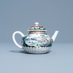 Une théière sur support en porcelaine de Chine famille rose à décor de pêcheurs, Yongzheng — photo 7