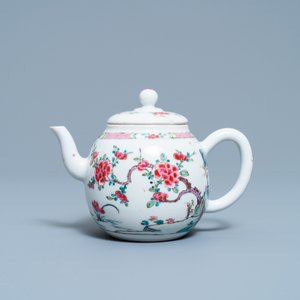 Une théière sur support en porcelaine de Chine famille rose à décor d'un paysage, Yongzheng — photo 7