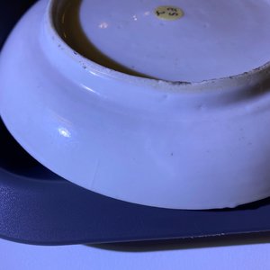 Une théière, trois tasses et deux soucoupes en porcelaine de Chine à fond rouge de rubis, Yongzheng — photo 18