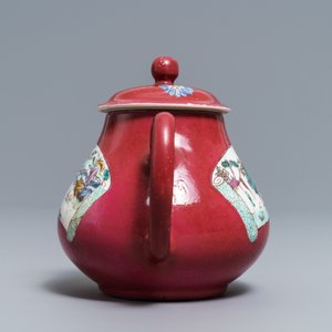 Une théière, trois tasses et deux soucoupes en porcelaine de Chine à fond rouge rubis, Yongzheng — photo 15