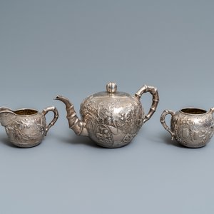 Une théière, un cremier et un sucrier en argent, marque de Luen Wo - Shanghai, Chine, fin du 19ème — photo 1