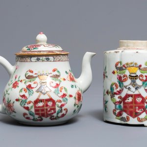 Une théière, une boîte à thé et un pattipan en porcelain de Chine à décor armorié, Qianlong — photo 4