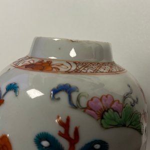 Une théière, une boîte à thé, un crémier et leur plateau en porcelaine de Chine famille rose, Qianlong — photo 20