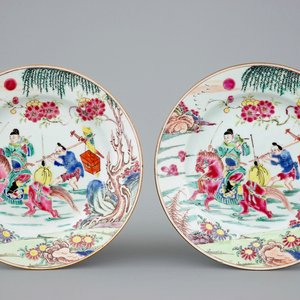 Une très belle paire d'assiettes en porcelaine de Chine famille rose, Yongzheng, 1723-1735 — photo 1