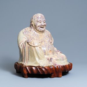 Une très grande figure de Bouddha en grès porcelaineux à émail flambé dite 'de Shiwan', 18/19ème — photo 1