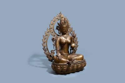 Une très grande figure de la Tara Blanche en bronze, Népal, 19ème