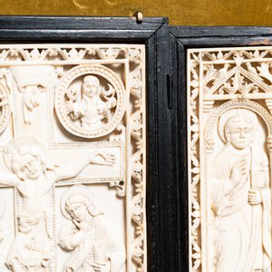 Une triptyque en ivoire sculpté à décor de 'La Crucifixion', prob. Dieppe, France, 19ème — photo 5