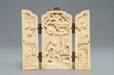Une triptyque en ivoire sculpté indo-portugaise ou hispano-philippine, 19ème ou avant