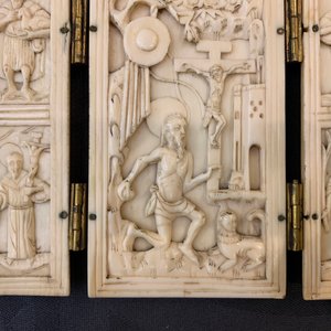 Une triptyque en ivoire sculpté indo-portugaise ou hispano-philippine, 19ème ou avant — photo 16