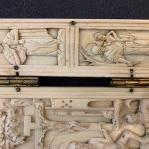 Une triptyque en ivoire sculpté indo-portugaise ou hispano-philippine, 19ème ou avant — photo 21