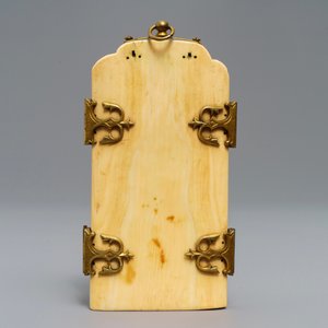Une triptyque en ivoire sculpté indo-portugaise ou hispano-philippine, 19ème ou avant — photo 4