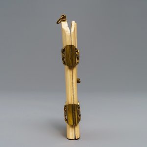 Une triptyque en ivoire sculpté indo-portugaise ou hispano-philippine, 19ème ou avant — photo 6