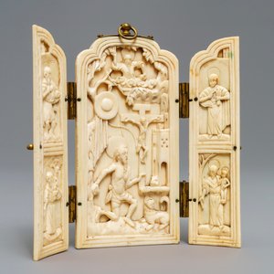 Une triptyque en ivoire sculpté indo-portugaise ou hispano-philippine, 19ème ou avant — photo 10