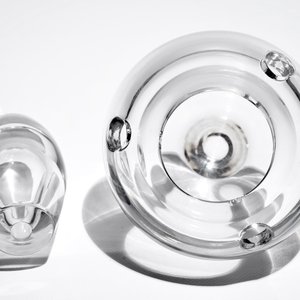 Une tulipière à quatre pièces en crystal de Val Saint-Lambert, "Bulbe", par Ronald van der Hilst, vers 2005 — photo 5