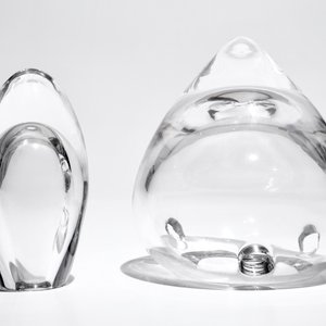 Une tulipière à quatre pièces en crystal de Val Saint-Lambert, "Bulbe", par Ronald van der Hilst, vers 2005 — photo 6