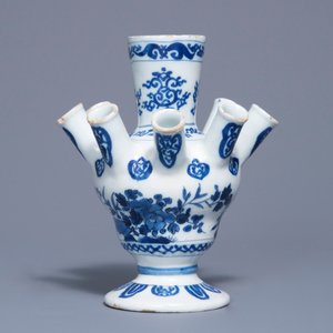 Une tulipière en faïence de Delft bleu et blanc, fin du 17ème — photo 3
