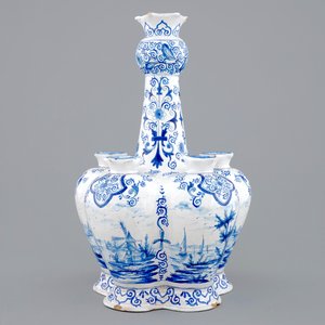 Une tulipière en faïence de style de Delft, France, 19ème — photo 4