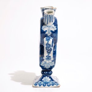 Une tulipière en forme de coeur en faïence de Delft bleu et blanc, 18ème — photo 2