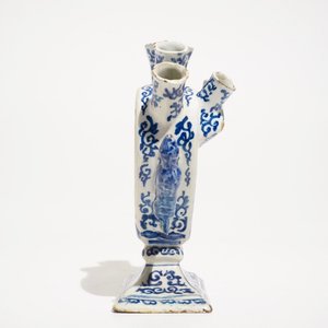 Une tulipière en forme de coeur en faïence de Delft bleu et blanc, 1ère moitié du 18ème — photo 4