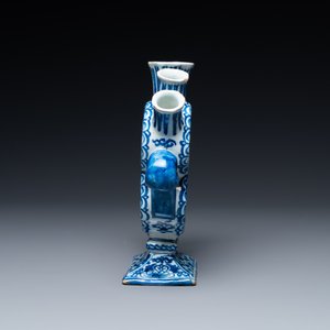 Une tulipière en forme de coeur en faïence de Delft en bleu et blanc, 1ère moitié du 18ème — photo 3