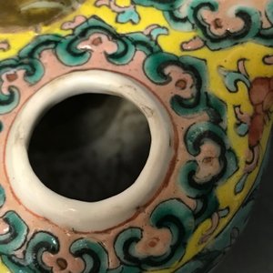 Une tulipière en porcelaine de Chine pour le marché Peranakan et une théière couverte en Canton, 19ème — photo 15