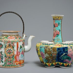 Une tulipière en porcelaine de Chine pour le marché Peranakan et une théière couverte en Canton, 19ème — photo 4