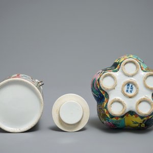 Une tulipière en porcelaine de Chine pour le marché Peranakan et une théière couverte en Canton, 19ème — photo 7