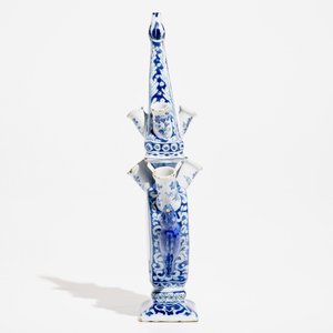 Une tulipière pyramidale en forme de coeur en faïence de Delft bleu et blanc, 2ème moitié du 17ème — photo 2