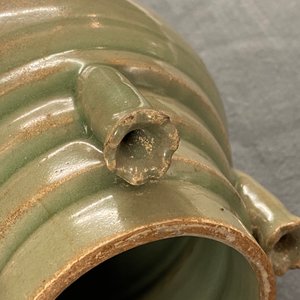 Une urne à cinq becs en porcelaine de Chine céladon de Longquan, Song — photo 14