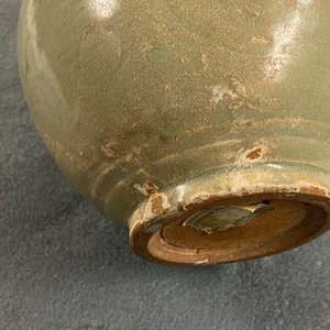 Une urne à cinq becs en porcelaine de Chine céladon de Longquan, Song — photo 18