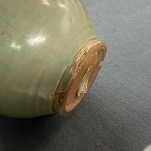 Une urne à cinq becs en porcelaine de Chine céladon de Longquan, Song — photo 24