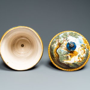 Une urne couverte en faïence polychrome de Castelli, Italie, 18ème — photo 5