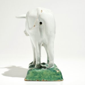Une vache blanche sur tertre vert en faïence de Delft, 18ème — photo 5