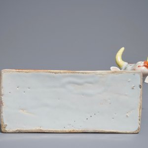 Une vache sur base rectangulaire en faïence de Delft petit feu, 18ème — photo 6