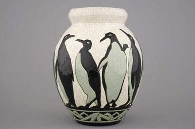 Une vase aux penguins, Charles Catteau pour Boch Kéramis, vers 1927