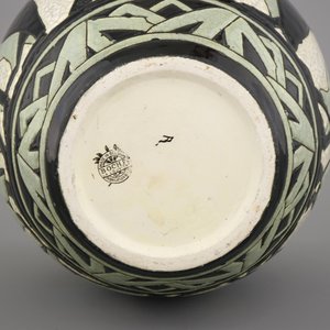 Une vase aux penguins, Charles Catteau pour Boch Kéramis, vers 1927 — photo 2