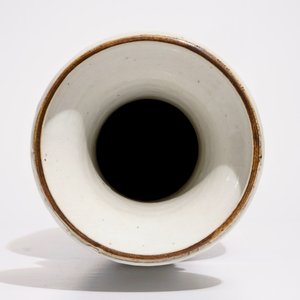 Une vase en porcelaine de Chine bleu et blanc sur fond craquelé, dit "de Nankin", 19ème — photo 6