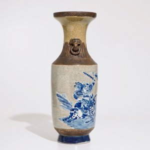 Une vase en porcelaine de Chine bleu et blanc sur fond craquelé, dit "de Nankin", 19ème — photo 2