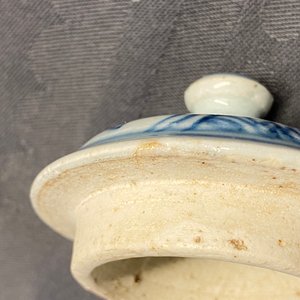 Une verseuse à vin couverte en porcelaine de Chine en bleu et blanc, Wanli — photo 12