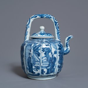Une verseuse à vin en porcelaine de Chine en bleu et blanc, Wanli — photo 2
