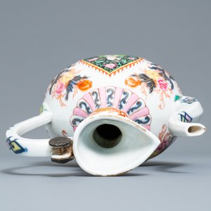 Une verseuse 'aftaba' en porcelaine rose-Imari pour le marché islamique, Samson, Paris, 19ème — photo 6