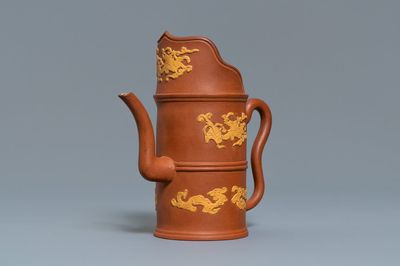 Une verseuse couverte de type Duomuhu en grès de Yixing, Chine, Kangxi