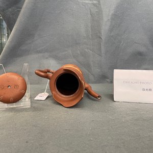 Une verseuse couverte de type Duomuhu en grès de Yixing, Chine, Kangxi — photo 13