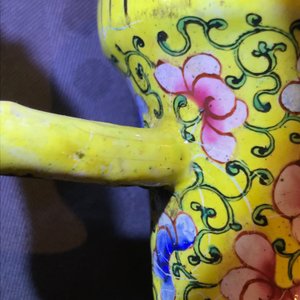 Une verseuse couverte en émaux de Canton à fond jaune, Chine, 18/19ème — photo 19