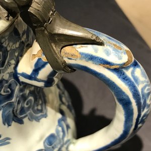 Une verseuse couverte en faïence de Delft bleu et blanc, 18ème — photo 14